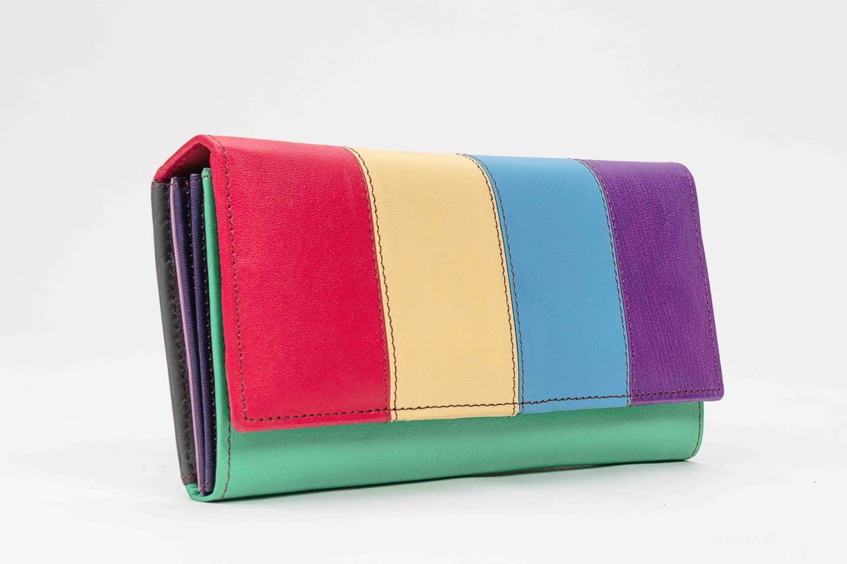 2024100091-02_Rainbow wallet_Kosaleather